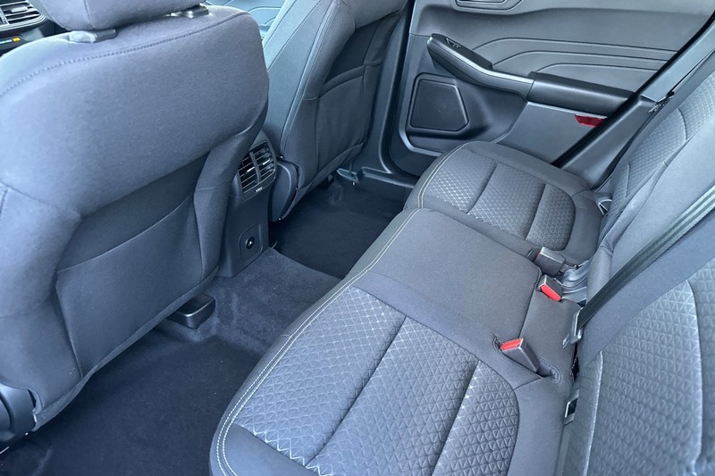 Ford Escape Vehicle Full-screen Gallery Image 10