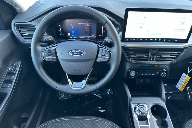 Ford Escape Vehicle Full-screen Gallery Image 12