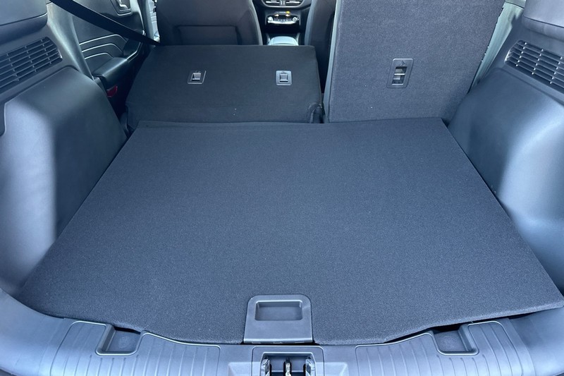 Ford Escape Vehicle Full-screen Gallery Image 13