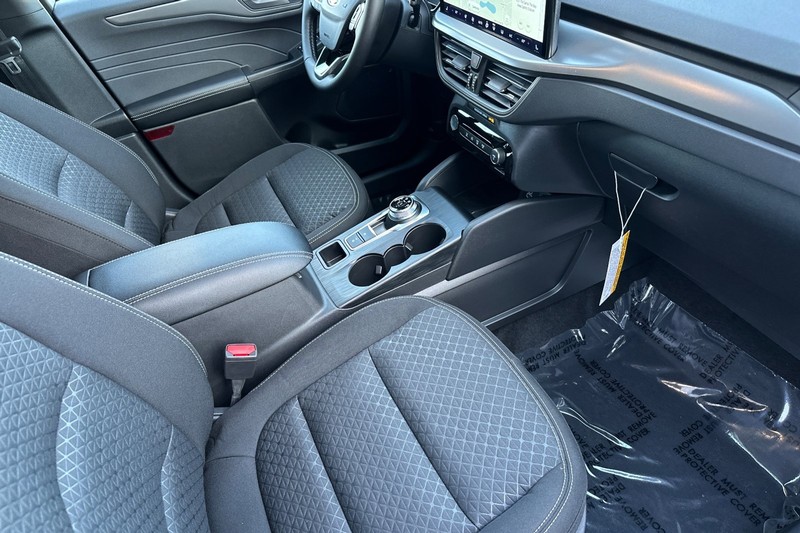 Ford Escape Vehicle Full-screen Gallery Image 14