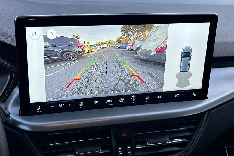 Ford Escape Vehicle Full-screen Gallery Image 18
