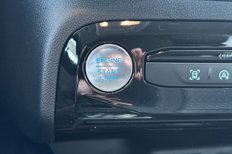 Ford Escape Vehicle Full-screen Gallery Image 21