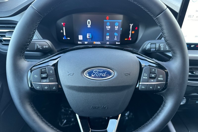 Ford Escape Vehicle Full-screen Gallery Image 22