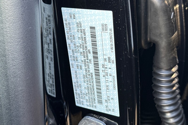 Ford Escape Vehicle Full-screen Gallery Image 24