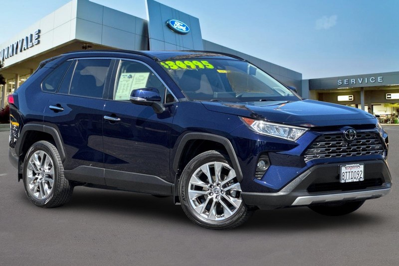 Toyota RAV4 Vehicle Full-screen Gallery Image 02