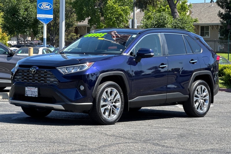 Toyota RAV4 Vehicle Full-screen Gallery Image 08