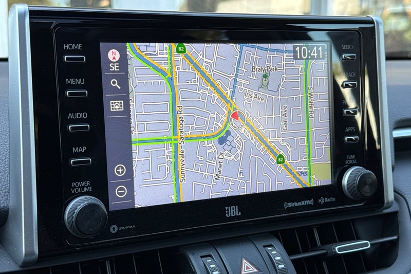 Toyota RAV4 Vehicle Full-screen Gallery Image 19