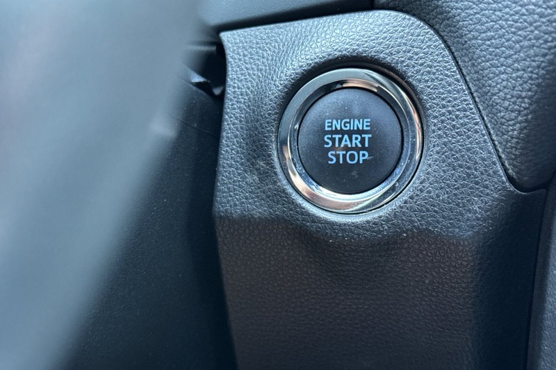 Toyota RAV4 Vehicle Full-screen Gallery Image 23