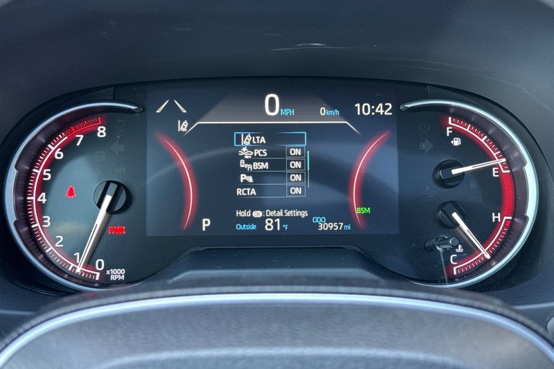 Toyota RAV4 Vehicle Full-screen Gallery Image 25