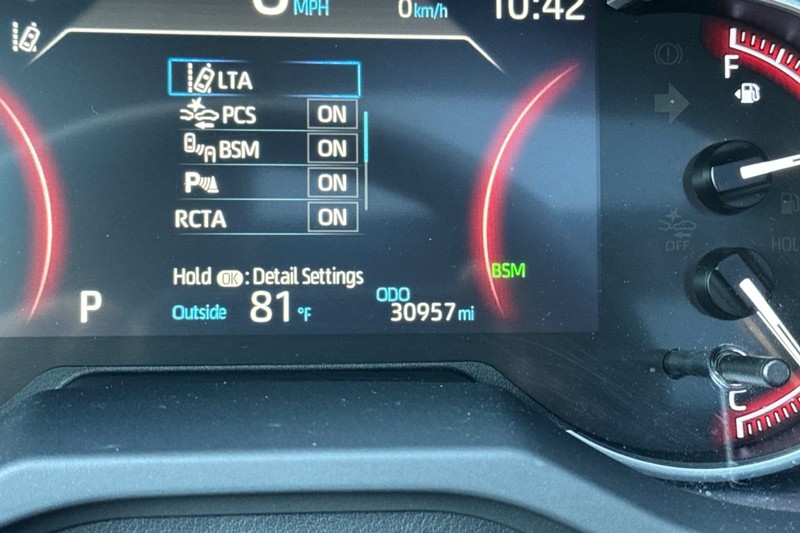 Toyota RAV4 Vehicle Full-screen Gallery Image 26