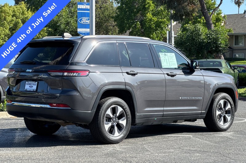 Jeep Grand Cherokee 4xe Vehicle Full-screen Gallery Image 04
