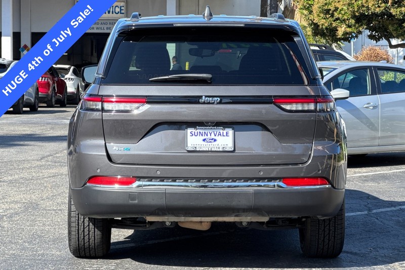 Jeep Grand Cherokee 4xe Vehicle Full-screen Gallery Image 05