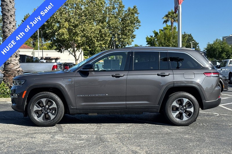 Jeep Grand Cherokee 4xe Vehicle Full-screen Gallery Image 07