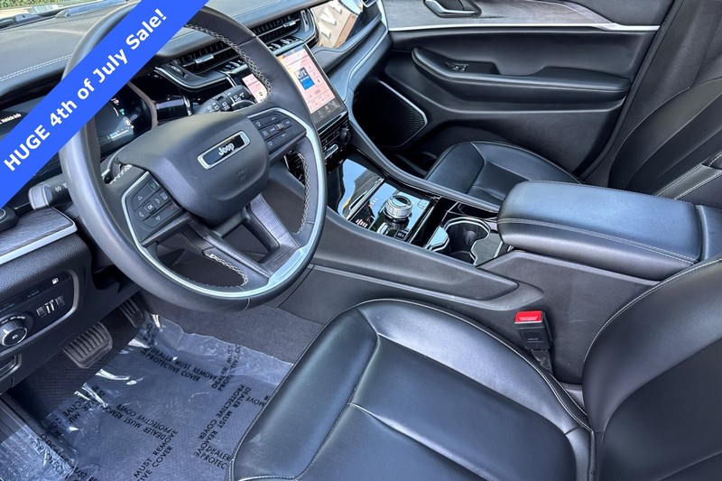 Jeep Grand Cherokee 4xe Vehicle Full-screen Gallery Image 10