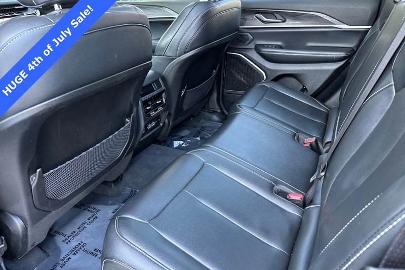 Jeep Grand Cherokee 4xe Vehicle Full-screen Gallery Image 12