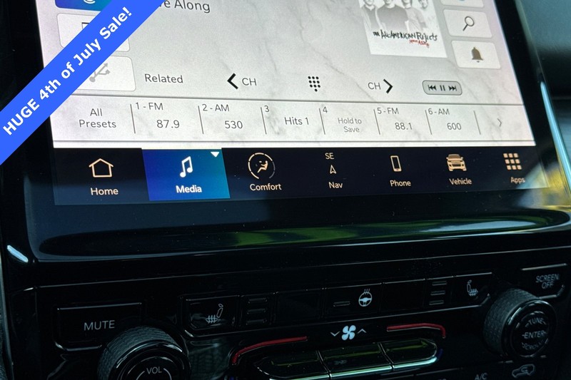 Jeep Grand Cherokee 4xe Vehicle Full-screen Gallery Image 21
