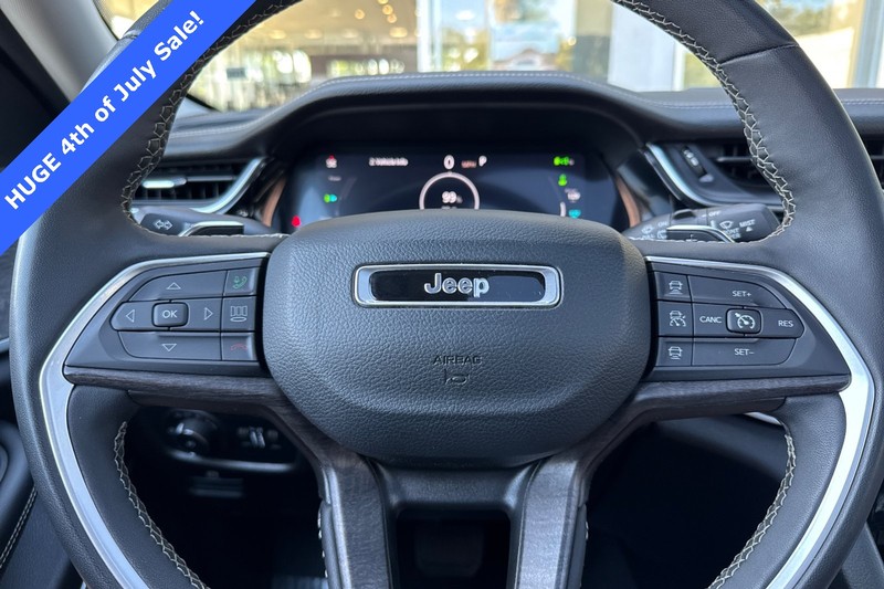 Jeep Grand Cherokee 4xe Vehicle Full-screen Gallery Image 24