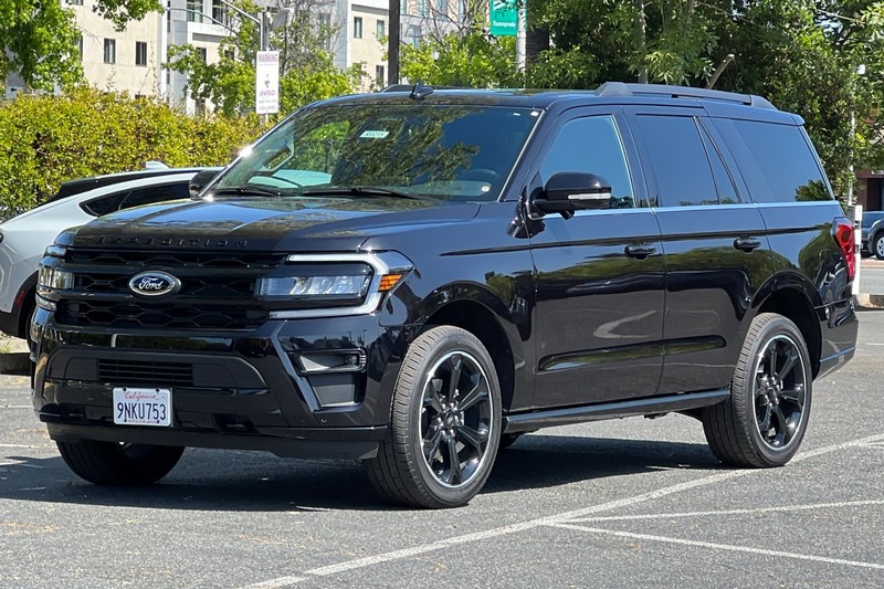 Ford Expedition Vehicle Full-screen Gallery Image 08