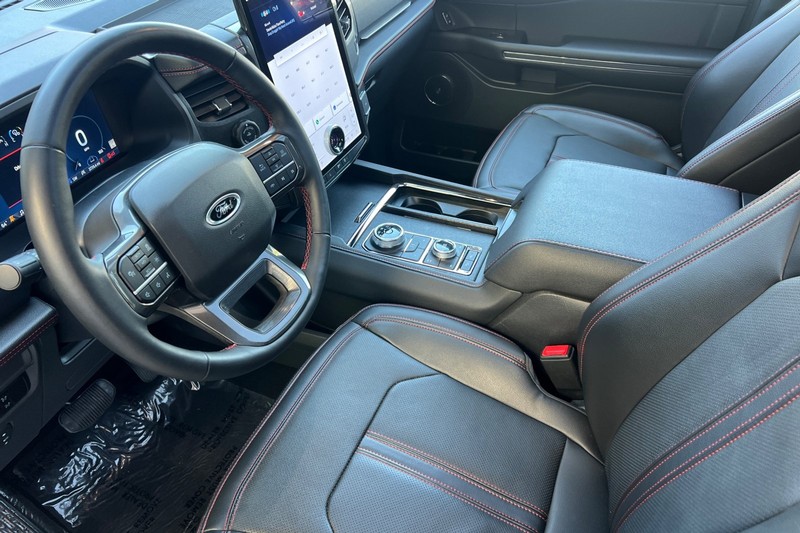 Ford Expedition Vehicle Full-screen Gallery Image 10