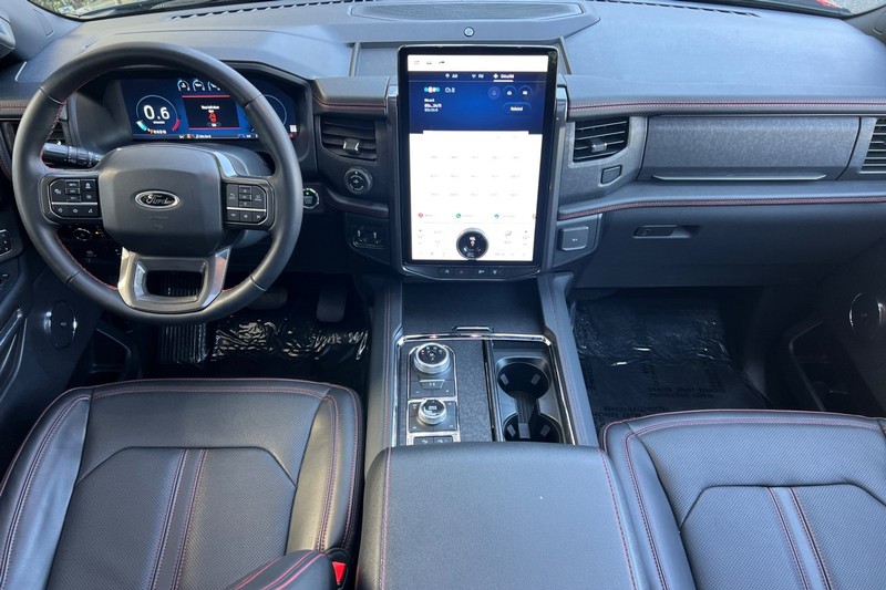 Ford Expedition Vehicle Full-screen Gallery Image 13