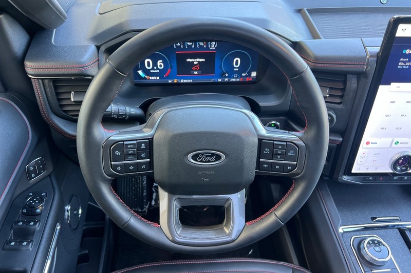 Ford Expedition Vehicle Full-screen Gallery Image 14