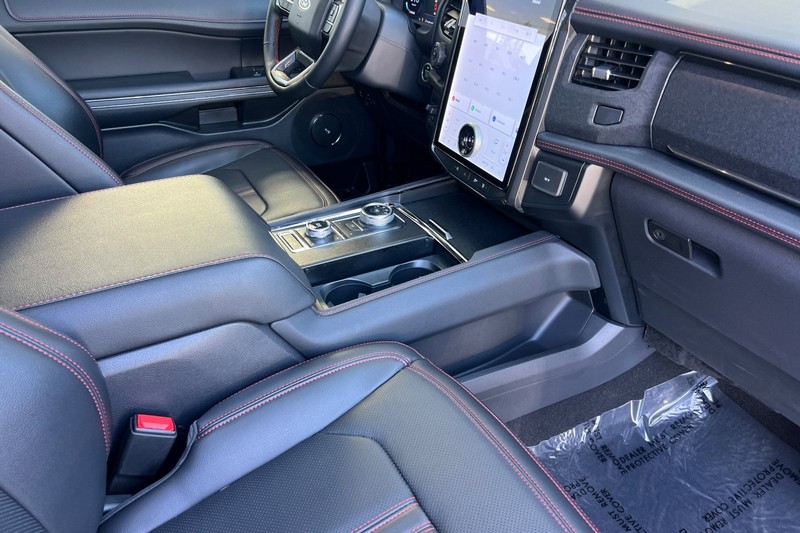 Ford Expedition Vehicle Full-screen Gallery Image 17