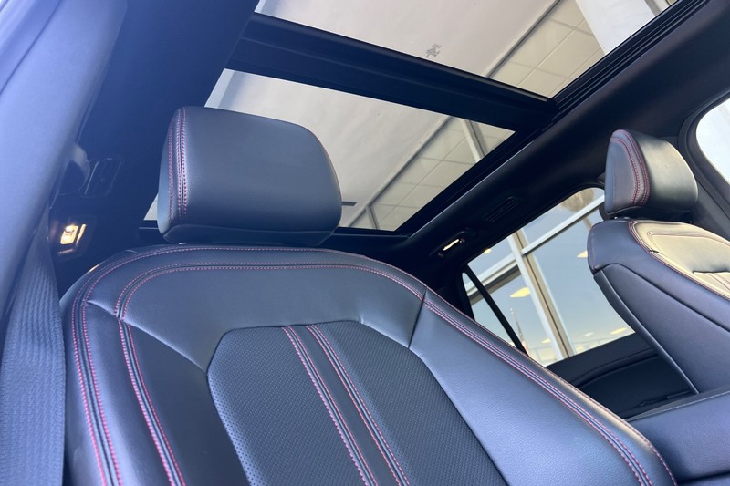 Ford Expedition Vehicle Full-screen Gallery Image 18