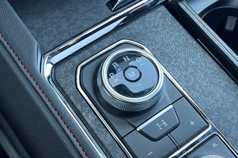 Ford Expedition Vehicle Full-screen Gallery Image 23
