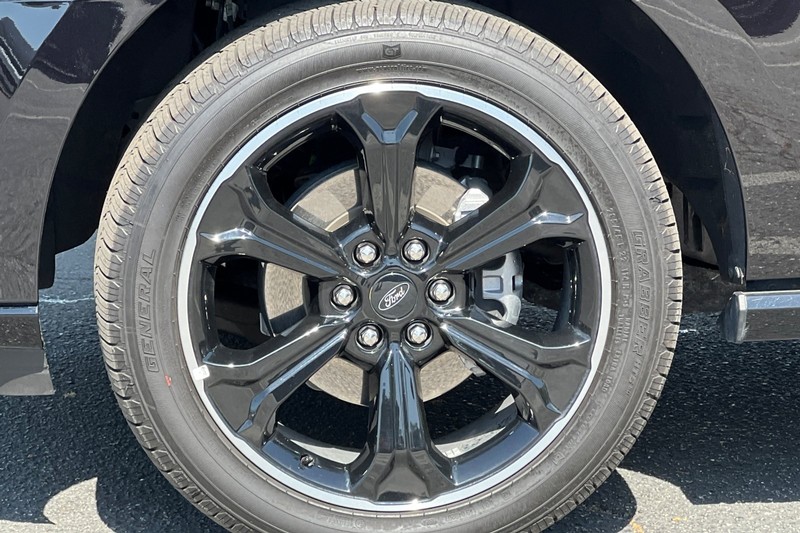 Ford Expedition Vehicle Full-screen Gallery Image 28