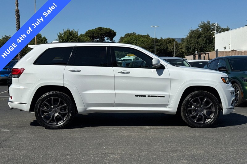 Jeep Grand Cherokee Vehicle Full-screen Gallery Image 03