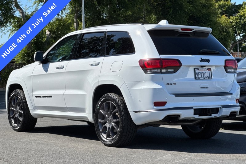 Jeep Grand Cherokee Vehicle Full-screen Gallery Image 06