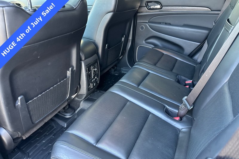 Jeep Grand Cherokee Vehicle Full-screen Gallery Image 12
