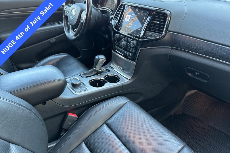 Jeep Grand Cherokee Vehicle Full-screen Gallery Image 16