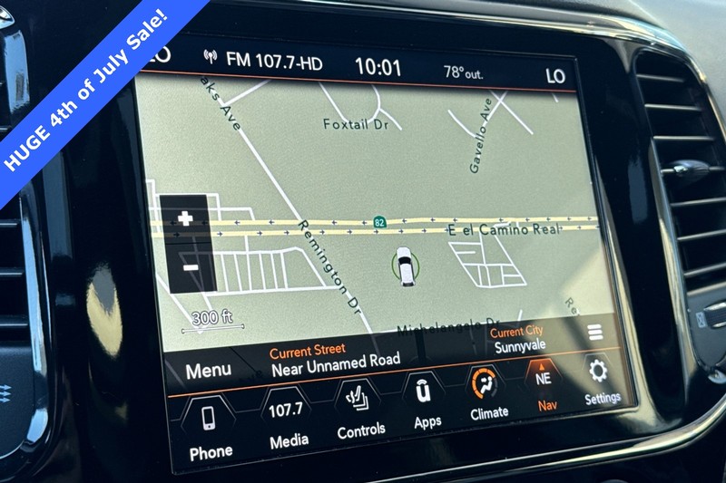 Jeep Grand Cherokee Vehicle Full-screen Gallery Image 19