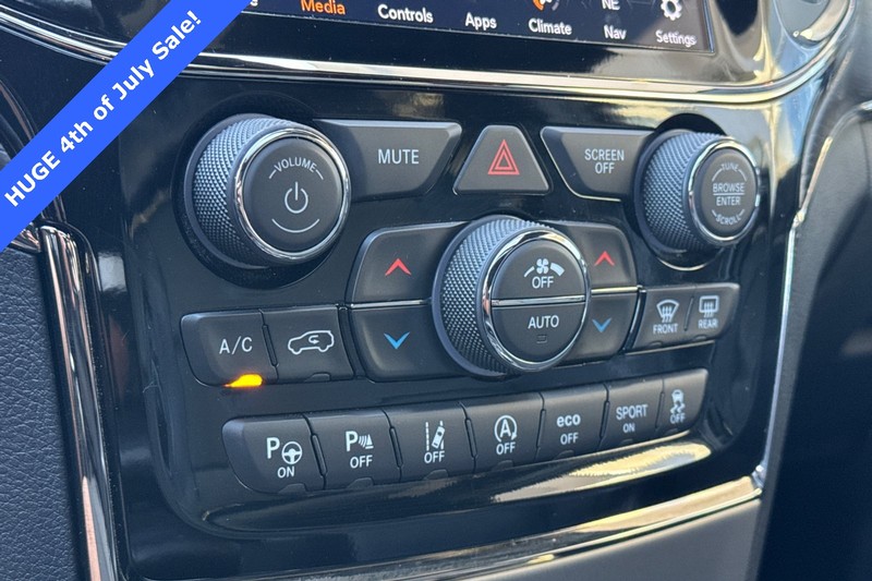 Jeep Grand Cherokee Vehicle Full-screen Gallery Image 21