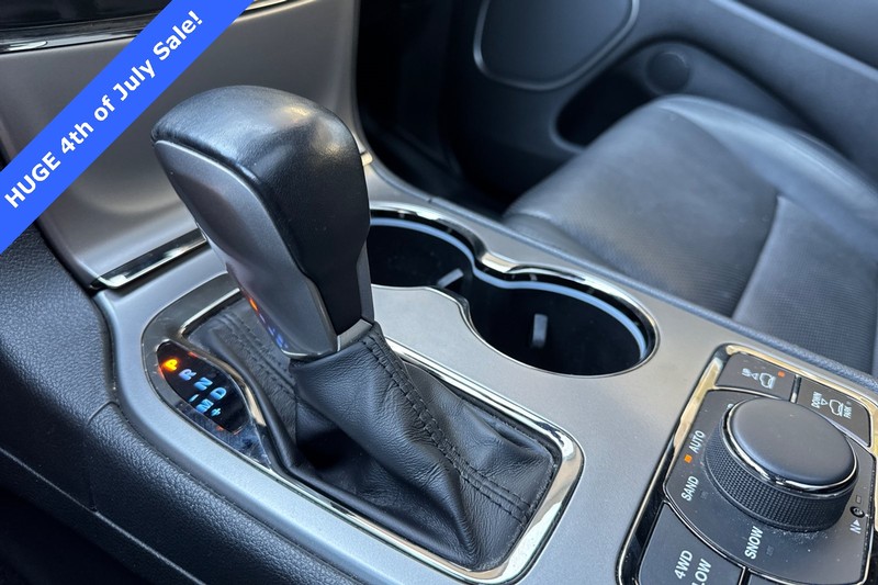 Jeep Grand Cherokee Vehicle Full-screen Gallery Image 22