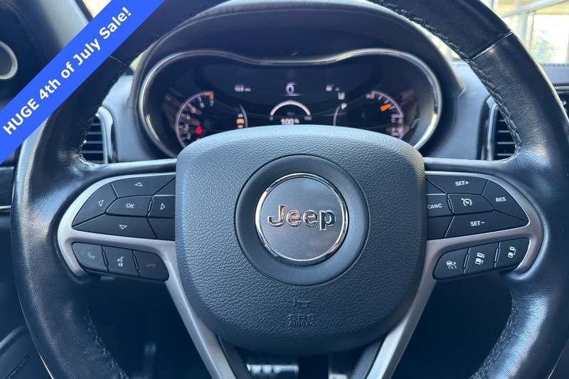 Jeep Grand Cherokee Vehicle Full-screen Gallery Image 24