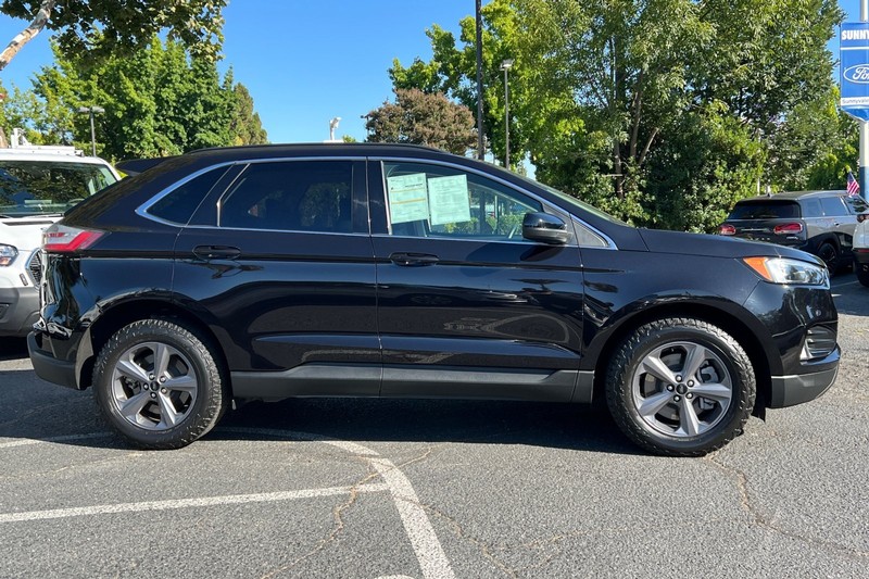 Ford Edge Vehicle Full-screen Gallery Image 03