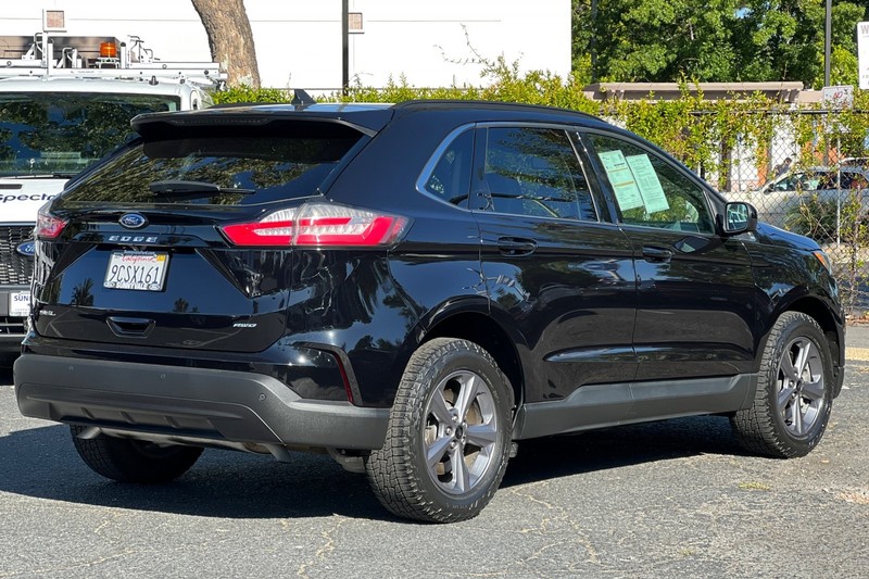 Ford Edge Vehicle Full-screen Gallery Image 04