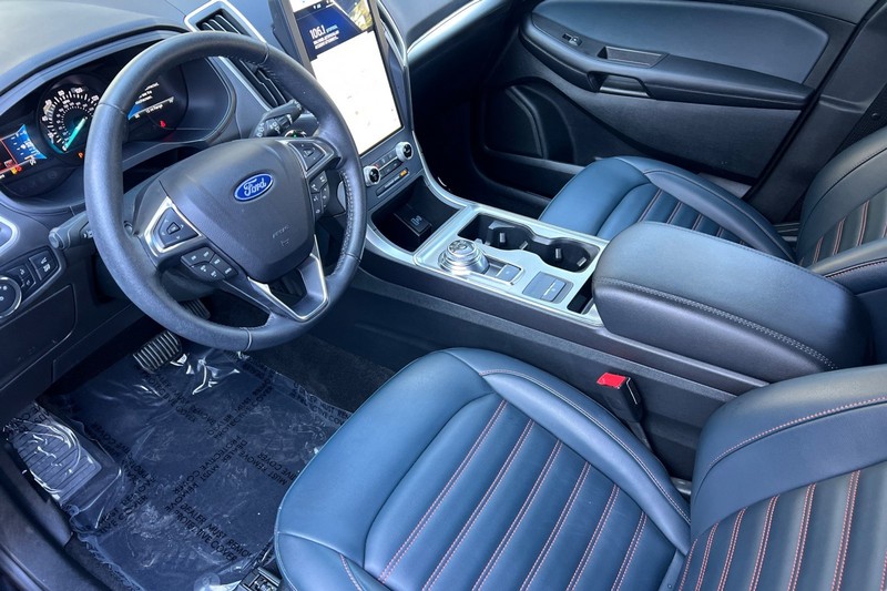 Ford Edge Vehicle Full-screen Gallery Image 11