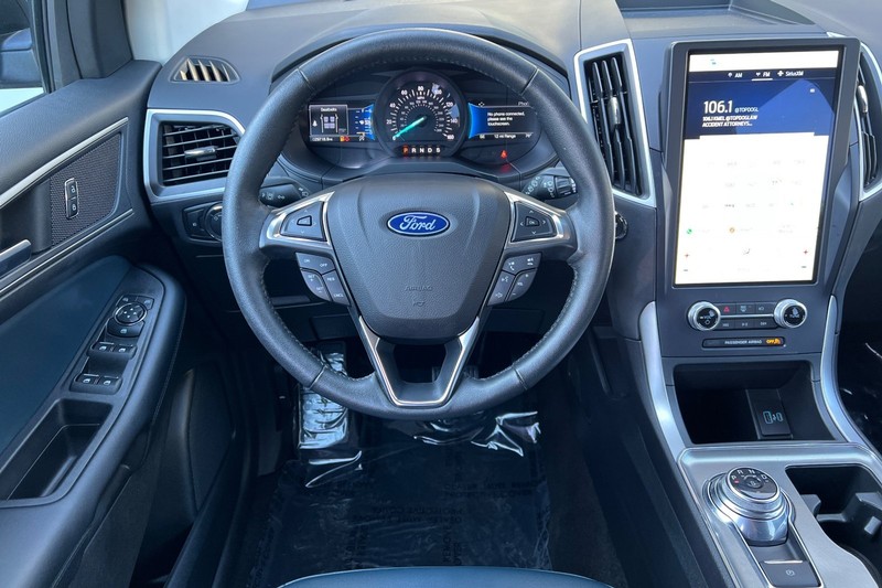 Ford Edge Vehicle Full-screen Gallery Image 15