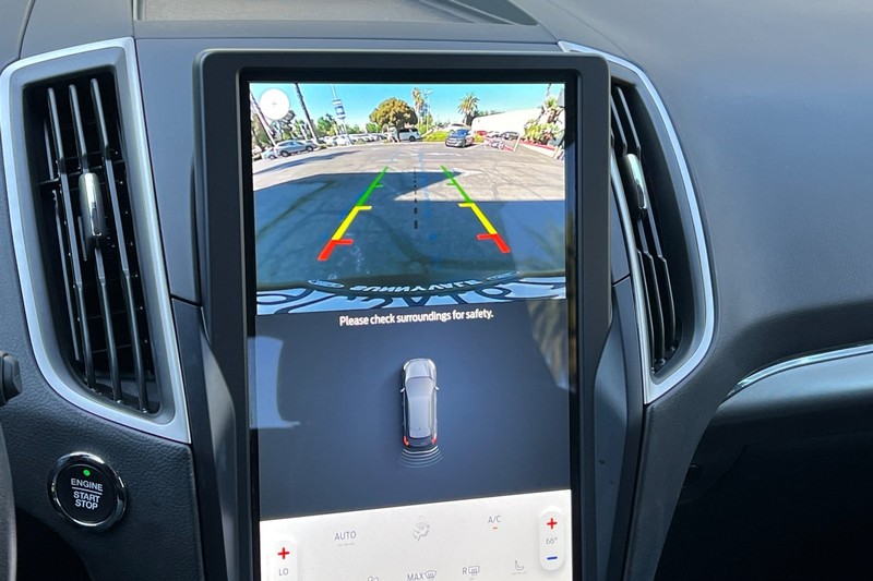 Ford Edge Vehicle Full-screen Gallery Image 20