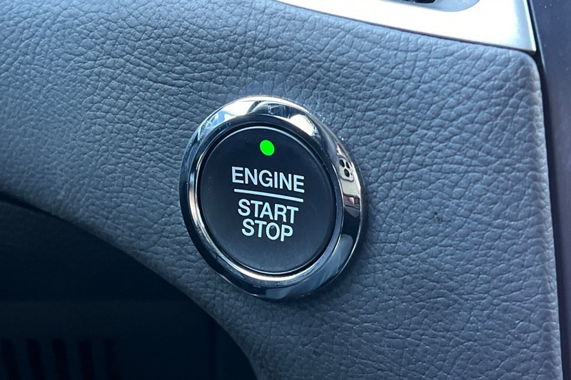 Ford Edge Vehicle Full-screen Gallery Image 23