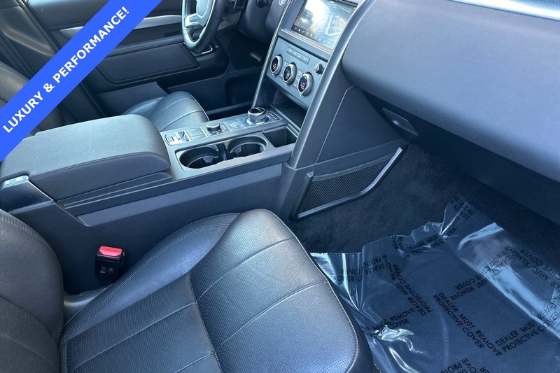 Land Rover Discovery Vehicle Full-screen Gallery Image 17