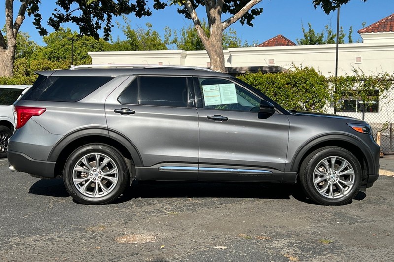 Ford Explorer Vehicle Full-screen Gallery Image 03