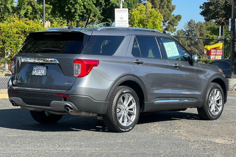 Ford Explorer Vehicle Full-screen Gallery Image 04