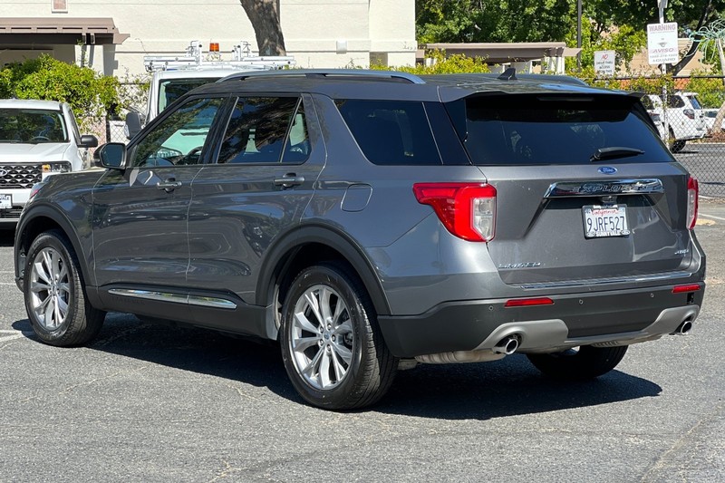 Ford Explorer Vehicle Full-screen Gallery Image 06