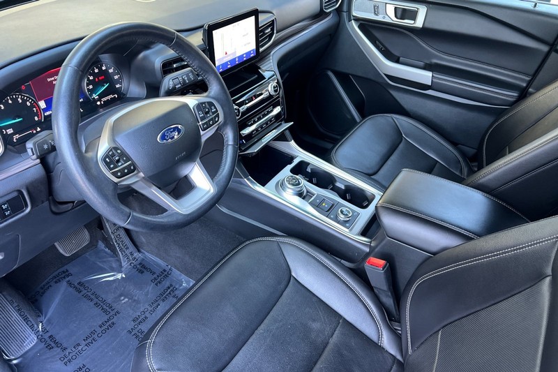 Ford Explorer Vehicle Full-screen Gallery Image 11