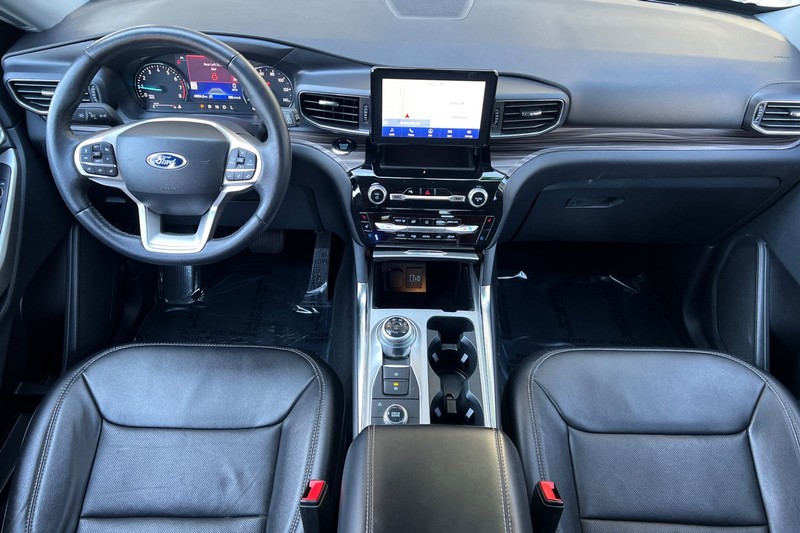 Ford Explorer Vehicle Full-screen Gallery Image 14