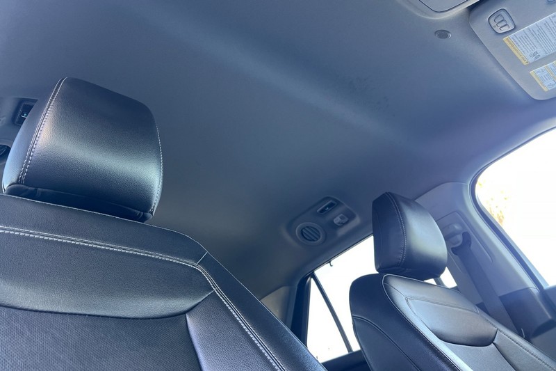 Ford Explorer Vehicle Full-screen Gallery Image 18